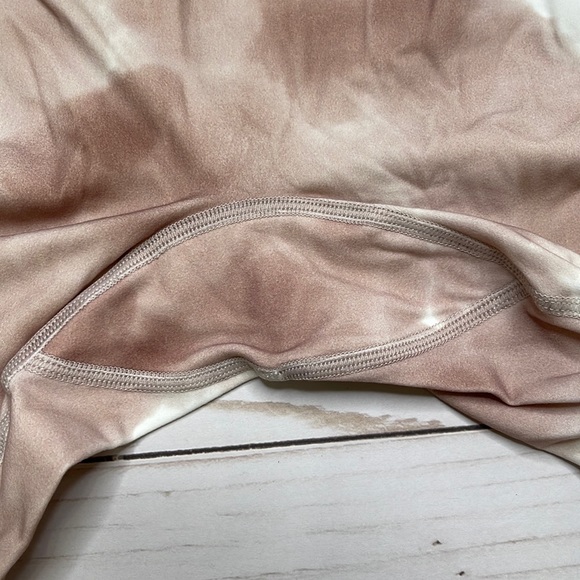 BuffBunny Legacy Leggings - Beige Swirl Print - Picture 4 of 12